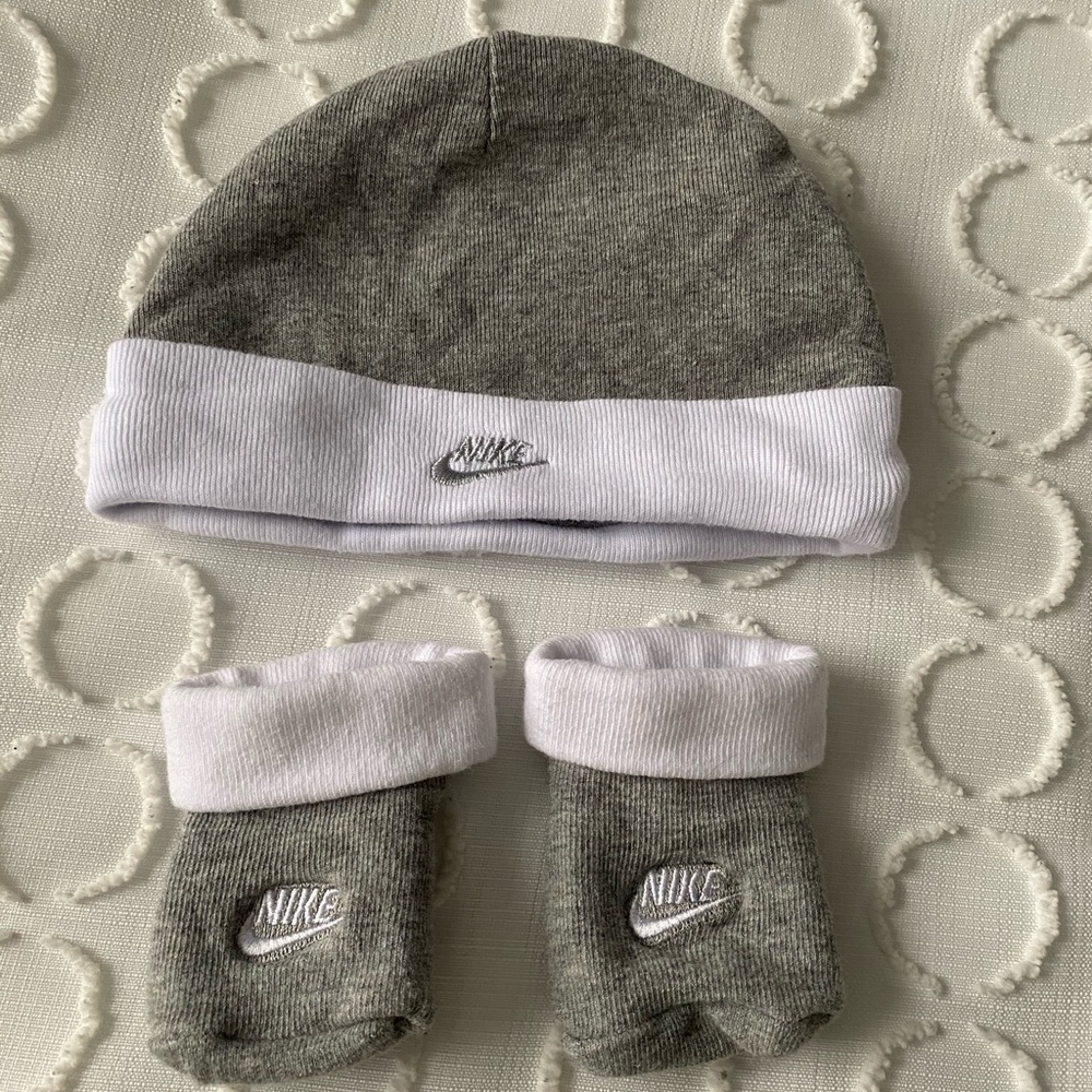 NIKE Beanie & Socks 0-6 months
